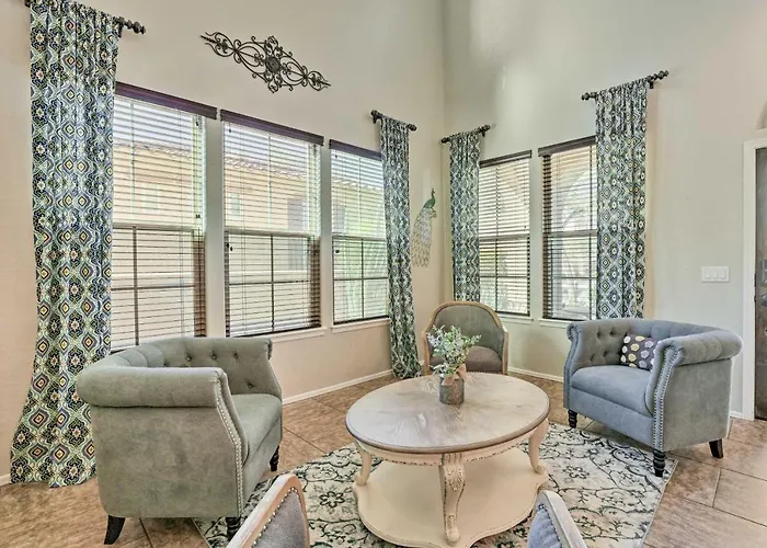 Game Room, Serene Backyard! Luxe Goodyear Holiday home *