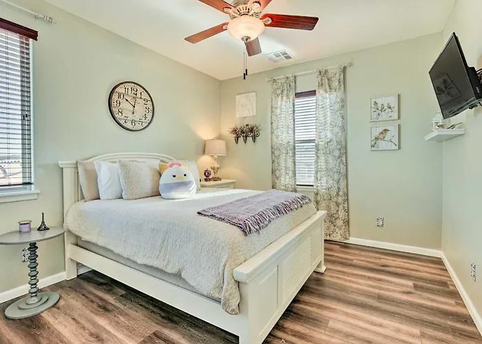 Game Room, Serene Backyard! Luxe Goodyear