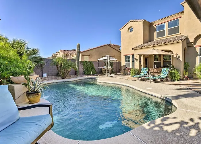 Game Room, Serene Backyard! Luxe Goodyear Holiday home