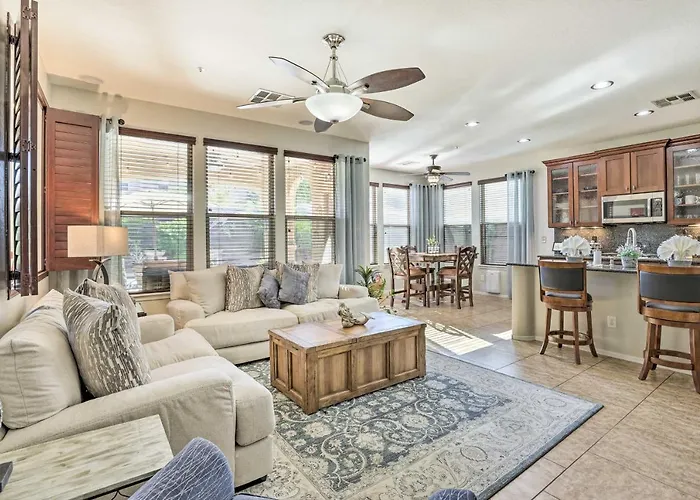 Game Room, Serene Backyard! Luxe Goodyear Holiday home