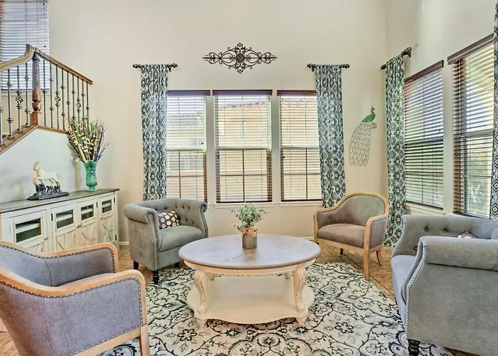 Game Room, Serene Backyard! Luxe Goodyear Holiday home *
